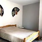 En Rez-de-chaussee Avec Balcon A Proximite Des Thermes En Centre-ville Apartament
