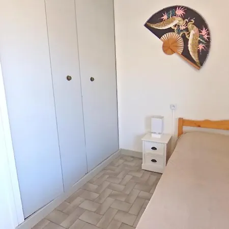 En Rez-de-chaussee Avec Balcon A Proximite Des Thermes En Centre-ville Appartement *