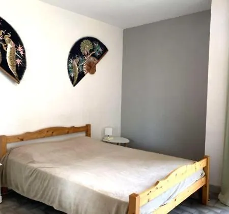En Rez-de-chaussee Avec Balcon A Proximite Des Thermes En Centre-ville Daire
