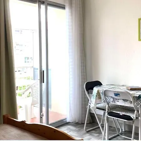 En Rez-de-chaussee Avec Balcon A Proximite Des Thermes En Centre-ville Appartement