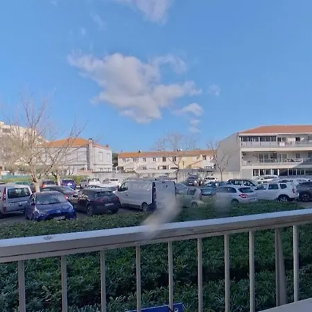 En Rez-de-chaussee Avec Balcon A Proximite Des Thermes En Centre-ville Balaruc-les-Bains