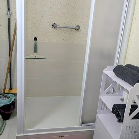 En Rez-de-chaussee Avec Balcon A Proximite Des Thermes En Centre-ville Appartement Balaruc-les-Bains