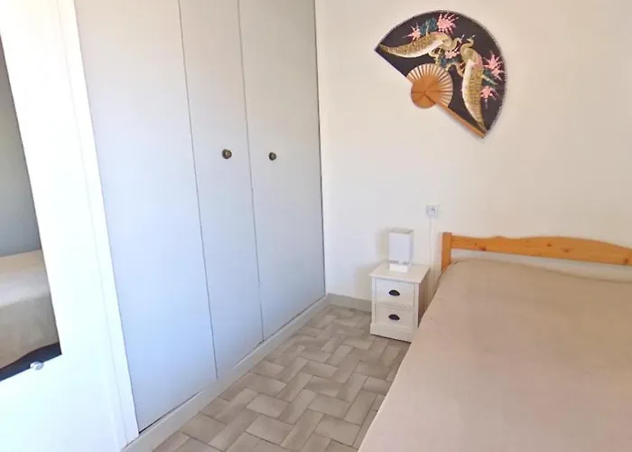 En Rez-de-chaussee Avec Balcon A Proximite Des Thermes En Centre-ville Appartement *