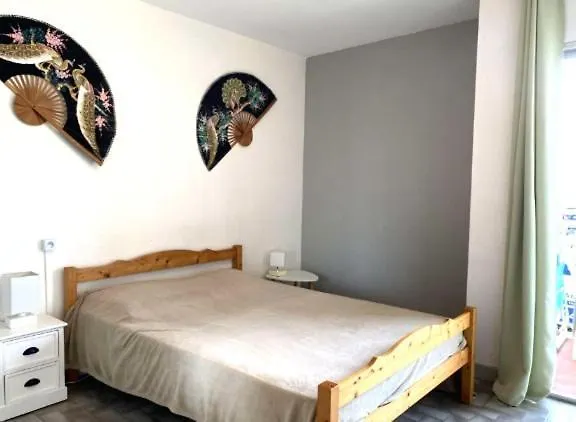 En Rez-de-chaussee Avec Balcon A Proximite Des Thermes En Centre-ville Appartement