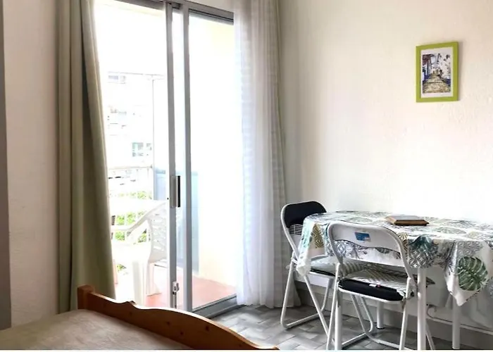 En Rez-de-chaussee Avec Balcon A Proximite Des Thermes En Centre-ville Appartement