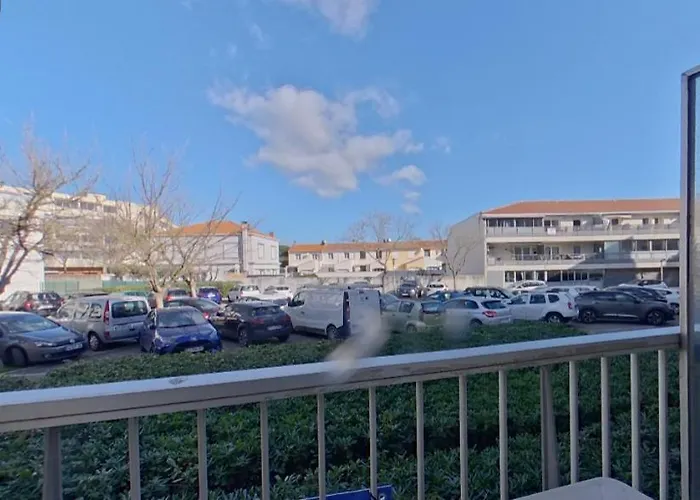 En Rez-de-chaussee Avec Balcon A Proximite Des Thermes En Centre-ville Balaruc-les-Bains
